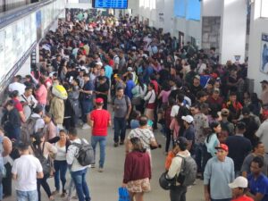 En Santo Domingo, la terminal terrestre registró a más de 20.000 viajeros