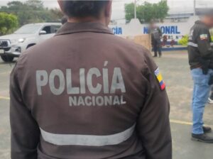 En Santo Domingo, extorsionadores ingresan a una empresa y se llevan un carro