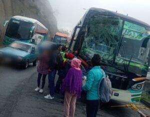 Ambato: al menos 10 personas heridas tras accidente en el Paso Lateral Norte
