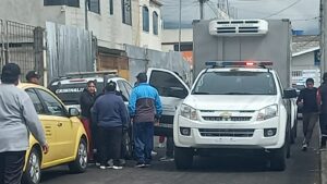 Familiares y moradores estuvieron en el lugar del crimen.