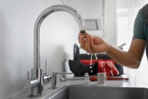 “Cada día sin agua es dinero perdido”, señala comerciante
