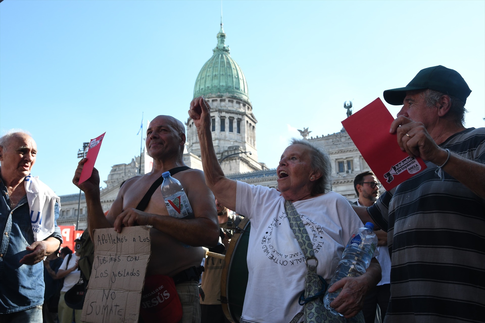 Tensión. La votación en la Cámara de Diputados coincidió con unas importantes manifestaciones de jubilados y dirigentes opositores. EUROPA PRESS