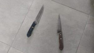 Ambato: hombre amenaza con matar a su expareja a cuchillazos