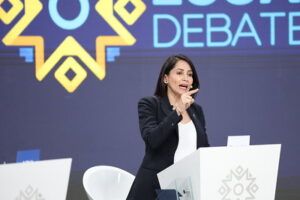 ¿Cuál es la postura de Luisa González sobre el cambio de género en menores de edad?
