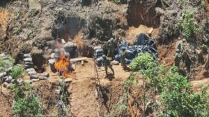 Enfrentamiento entre militares y mineros ilegales en Imbabura