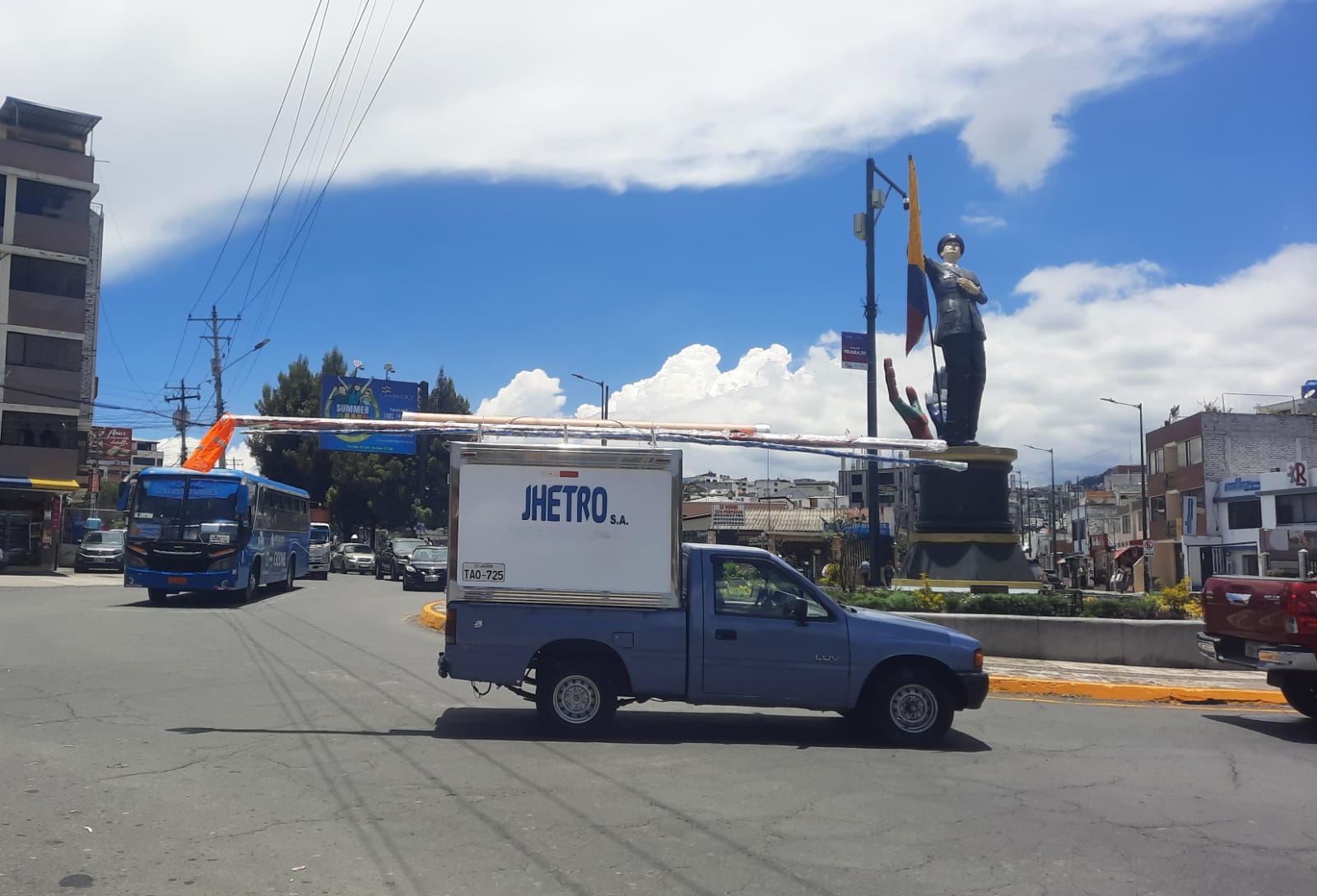 Uno de los redondeles donde más tráfico se genera es el ubicado en el sector de la policía.