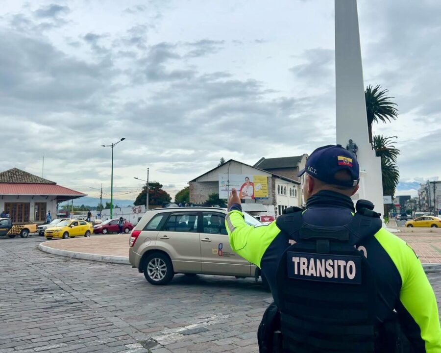 Institución. Movidelnor es la empresa pública encargada de los procesos de tránsito y transporte en 15 cantones del norte de Ecuador, así como del manejo de los agentes civiles.