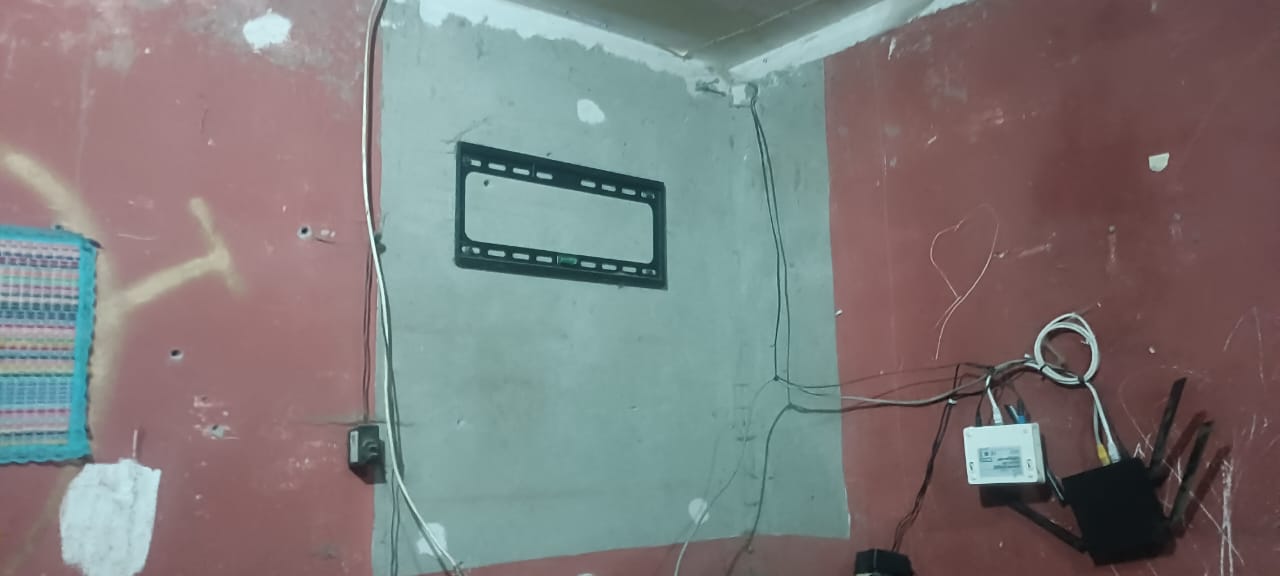 Entre las cosas que se llevaron los maleantes está una televisión.