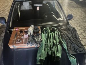 Ambato: un adulto y un adolescente detenidos por robo a una casa en Ficoa