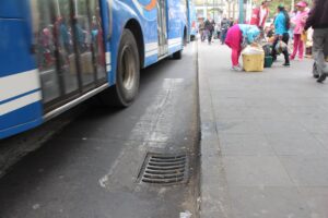 Ambato: multa de hasta 900 dólares y prisión por el robo de alcantarillas