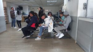 Ambato: usuarios se quejan por la lenta emisión de licencias en la ANT