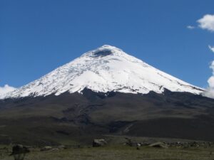 Avalancha volcán Cotopaxi: parque nacional retoma sus operaciones, tras rescate de personas atrapadas