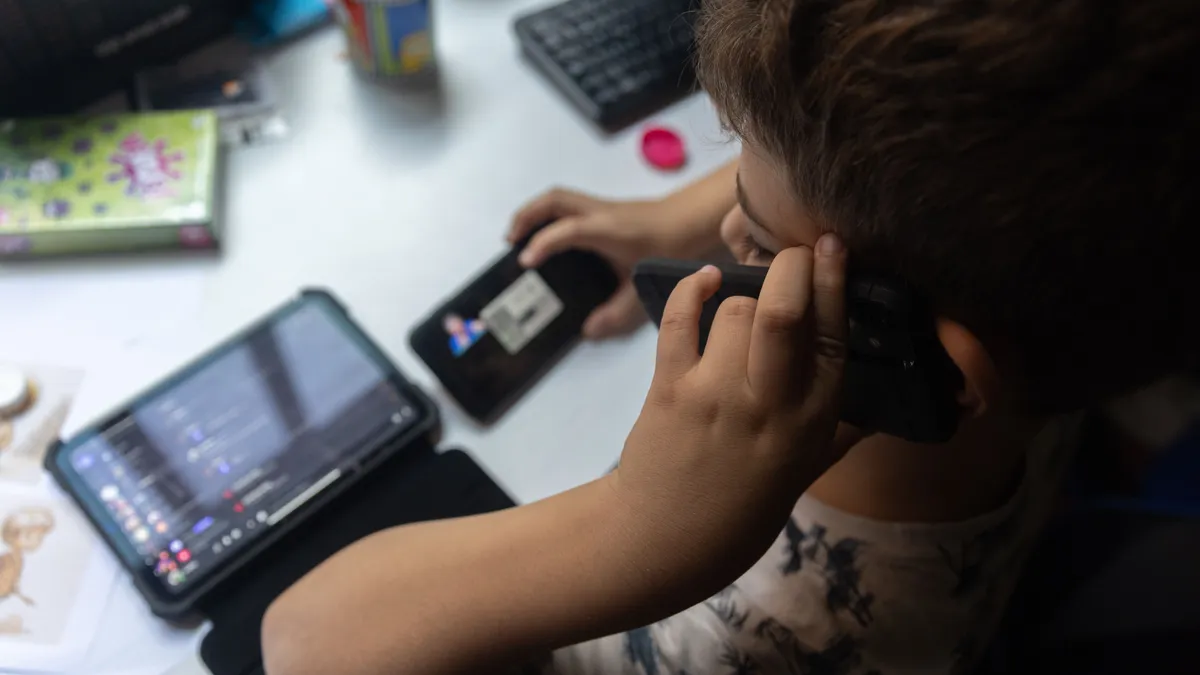 El uso excesivo de internet puede generar ansiedad, depresión, entre otros inconvenientes.