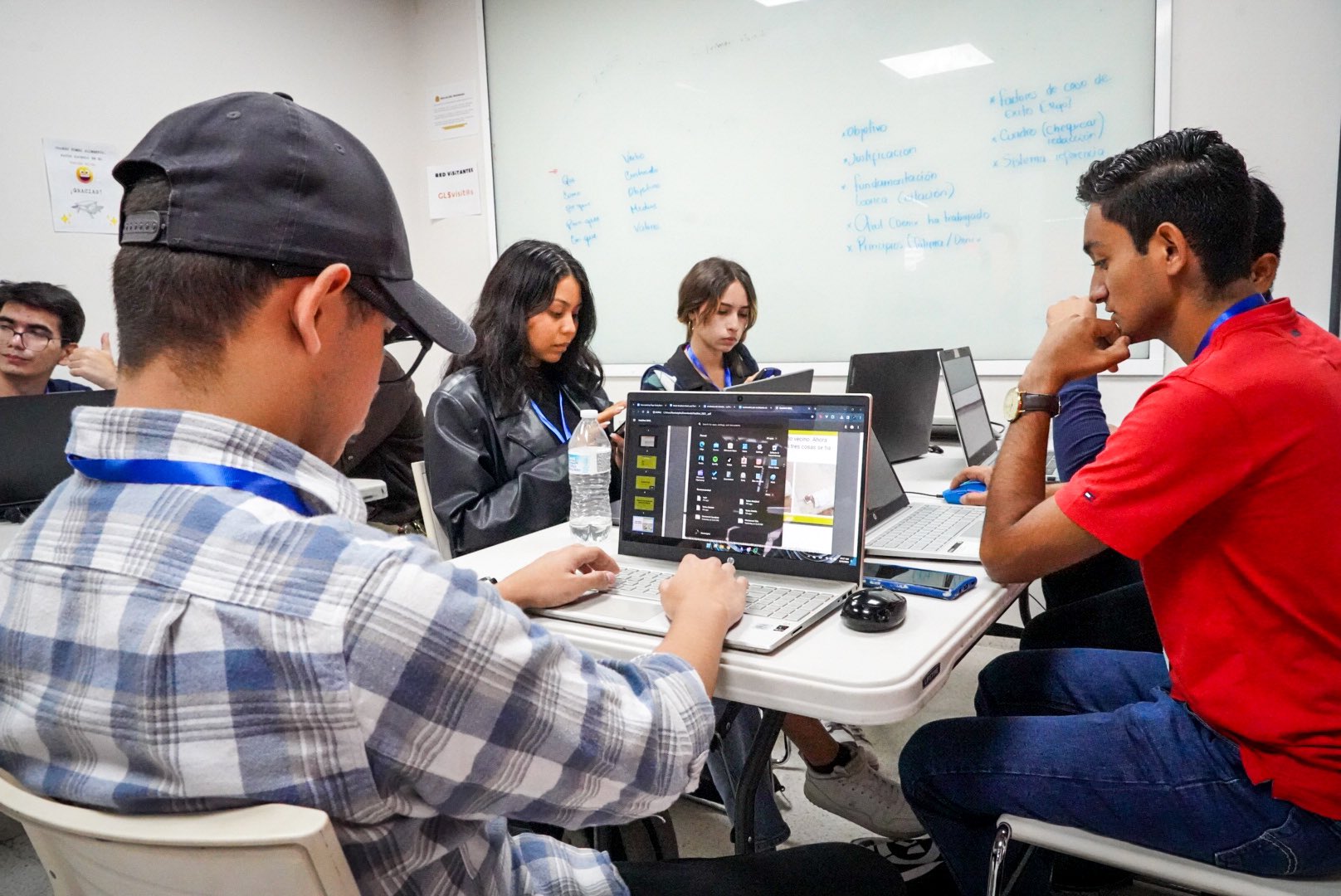 CRÉDITOS. Los jóvenes ecuatorianos tienen buenas ideas, pero escaso o nulo acceso al financiamiento.