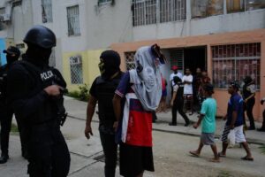 Madres y familias de líderes narco-delincuenciales crían y educan a nuevos sicarios