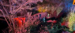 Un bus se volcó en la vía Ibarra – San Lorenzo