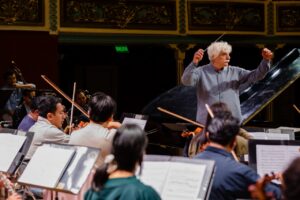 Orquesta Sinfónica de Loja presenta a Mangfred Mora con Ravel