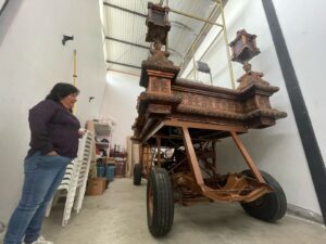 TRADICIÓN. Carro para la procesión donde trasladan al Jesús del Gran Poder en Quito. (Foto: DLH)