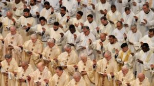 El Papa, ausente en la misa de Jueves Santo, invita a los sacerdotes a buscar la «cercanía cotidiana» con la gente