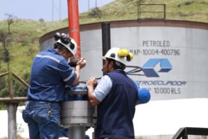¿La guerra arancelaria de Trump puede golpear las finanzas públicas del Ecuador vía precios más bajos del petróleo?