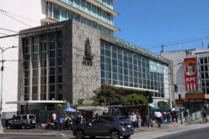 El IESS desmiente rumores sobre aumento en la edad de jubilación y explica objetivo de las mesas de diálogo