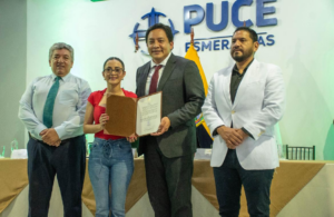 PUCE Esmeraldas recibió condecoración de la Asamblea Nacional por su aporte a la Educación Superior