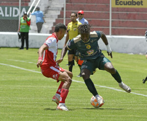 Técnico Universitario y Mushuc Runa empatan en el estadio Bellavista