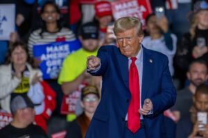 Trump impone arancel del 10% a las importaciones desde Ecuador: impacto económico y riesgos